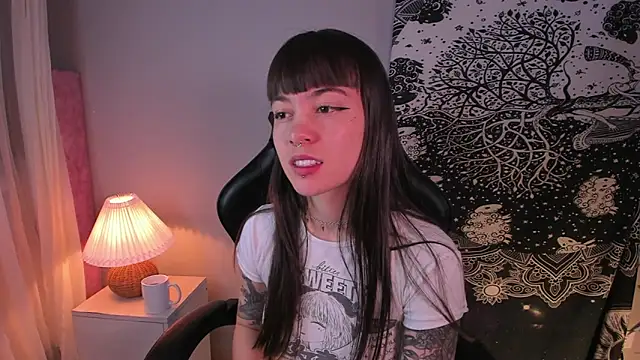 Lia Sweett  online show from January 14, 2025, 1:38 pm