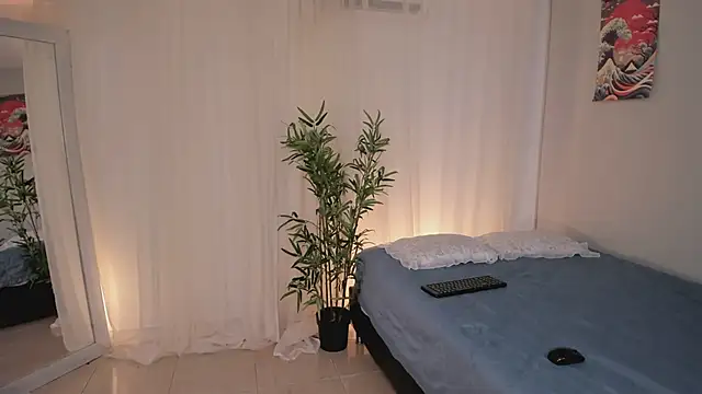 Lia Sweett  online show from June 6, 2026, 4:23 pm