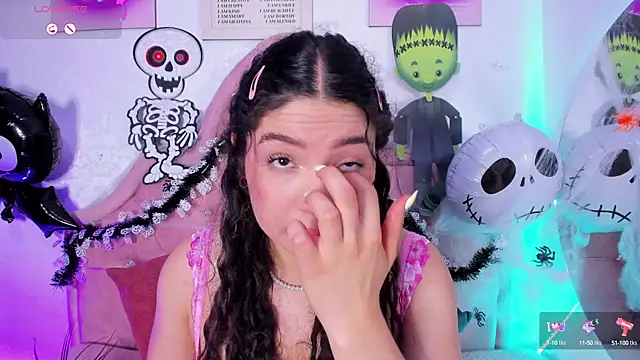 amandalee01 online show from October 12, 2025, 7:02 pm