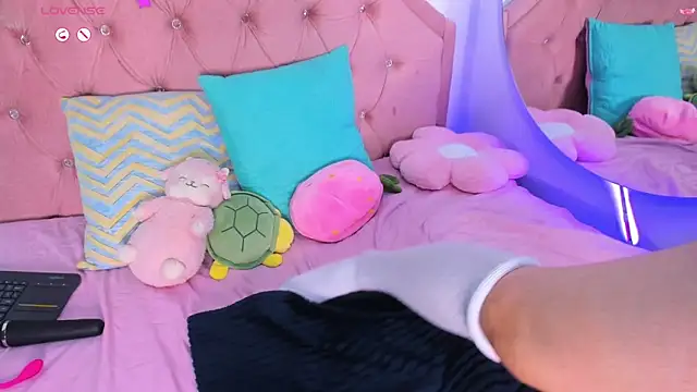 amandalee01 online show from January 7, 2026, 7:16 pm