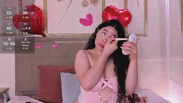 amandalee01 online show from February 15, 2026, 7:32 pm