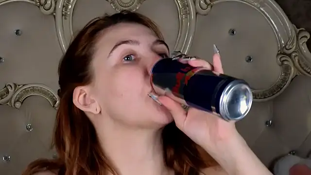 Melanie Stoun online show from October 8, 2025, 12:25 pm