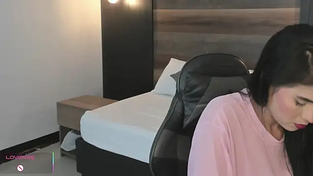 stephanya  online show from March 11, 2026, 7:09 pm