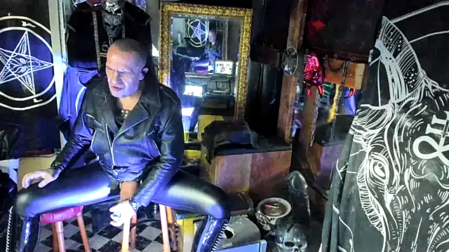 Snapshot of BULGEDEMON chatting on November 29, 2025, 2:20 pm BULGEDEMON online show from November 29, 2025, 2:20 pm