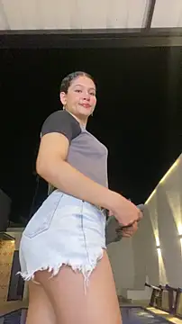 SHARONN     online show from May 26, 2026, 4:08 am