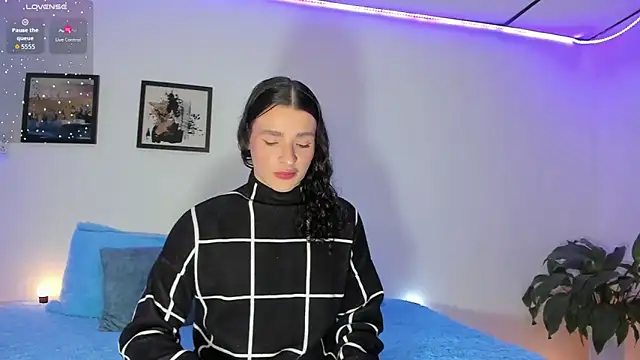 elafranco  online show from December 22, 2025, 12:51 am