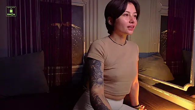 Ishtar Divine online show from October 8, 2025, 4:21 am