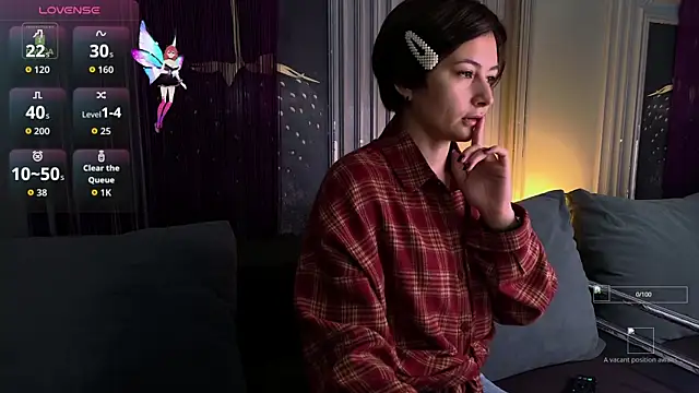 Ishtar Divine online show from November 6, 2025, 3:24 pm