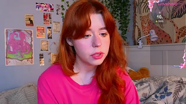 Snapshot of Penny_Staaar chatting on April 22, 2026, 5:43 am Penny Staaar online show from April 22, 2026, 5:43 am