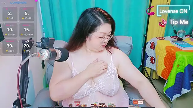 Weiwei5200 online show from May 17, 2026, 4:32 am