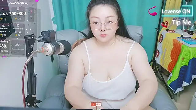 Weiwei5200 online show from May 23, 2026, 3:01 am
