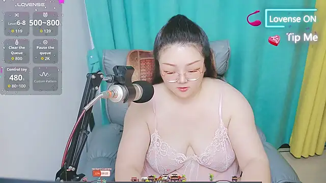 Weiwei5200 online show from May 24, 2026, 2:05 am