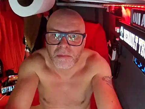 KOMANDOS74 online show from November 19, 2025, 10:54 pm