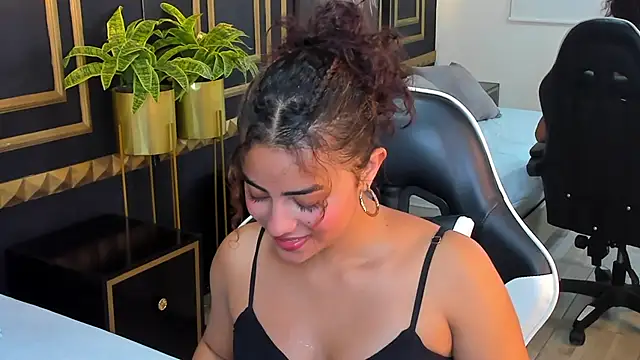 yaya23x online show from February 19, 2025, 7:38 pm