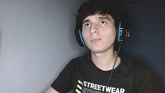 Snapshot of Charley_quin chatting on September 30, 2025, 2:38 am Charley quin online show from September 30, 2025, 2:38 am