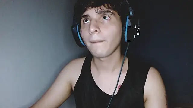 Snapshot of Charley_quin chatting on October 1, 2025, 2:50 am Charley quin online show from October 1, 2025, 2:50 am