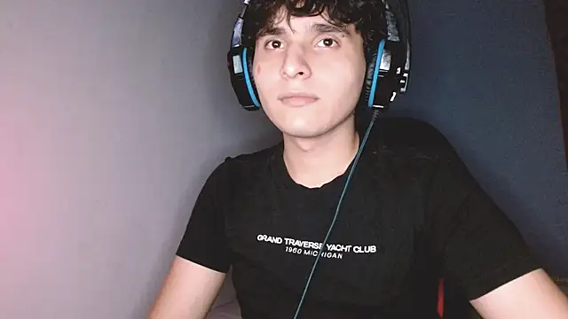 Snapshot of Charley_quin chatting on October 8, 2025, 3:15 am Charley quin online show from October 8, 2025, 3:15 am