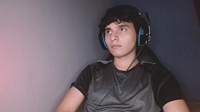 Snapshot of Charley_quin chatting on October 19, 2025, 3:07 am Charley quin online show from October 19, 2025, 3:07 am