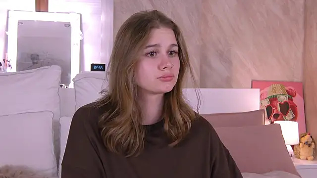 EllieHayes online show from October 18, 2025, 7:47 pm