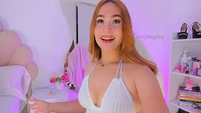  cherrykingsley1 online show from June 13, 2026, 6:33 am