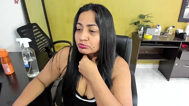 Adele Sweett online show from January 24, 2025, 8:00 pm