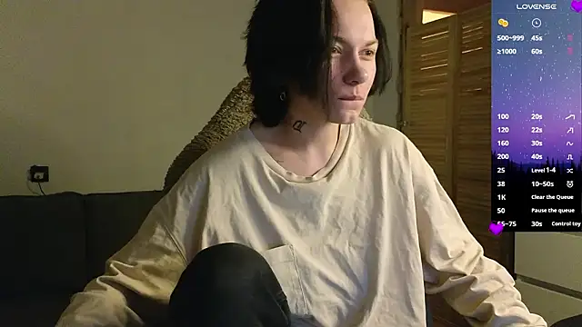 esajukyy online show from March 11, 2026, 2:56 pm