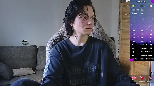 esajukyy online show from March 17, 2026, 9:12 am