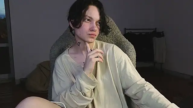 esajukyy online show from June 14, 2026, 3:47 pm