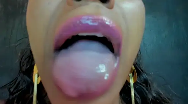 KamariaFyre online show from January 24, 2025, 9:06 am