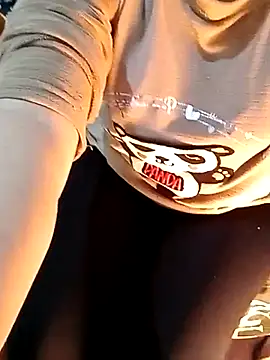 ShadiaStar online show from February 5, 2025, 7:10 pm