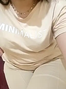 ShadiaStar online show from March 18, 2025, 7:31 pm