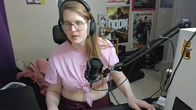 Snapshot of HannahCastle96 chatting on January 21, 2025, 8:30 am HannahCastle96 online show from January 21, 2025, 8:30 am