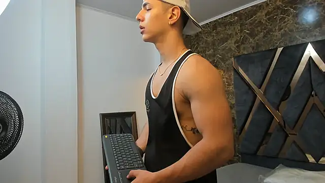 Flynn Riider online show from December 26, 2024, 11:21 am