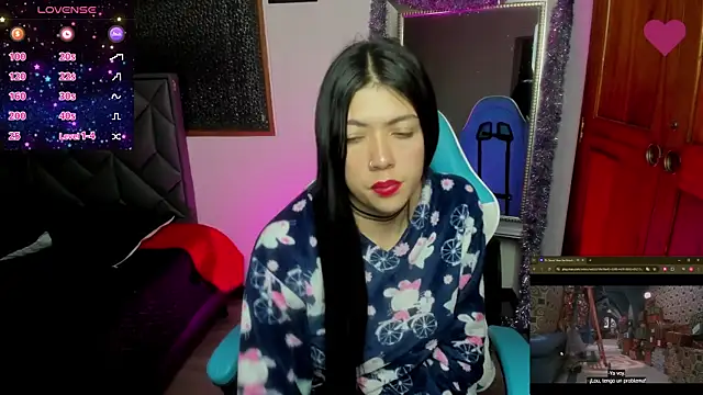 Aurora Hotson online show from December 26, 2024, 1:40 am