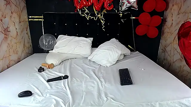 Snapshot of AmandaRobers chatting on February 17, 2025, 8:58 pm AmandaRobers online show from February 17, 2025, 8:58 pm