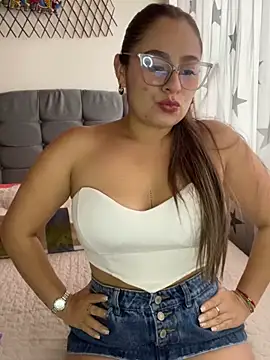 Gabriela-Parker  online show from December 23, 2024, 1:35 pm