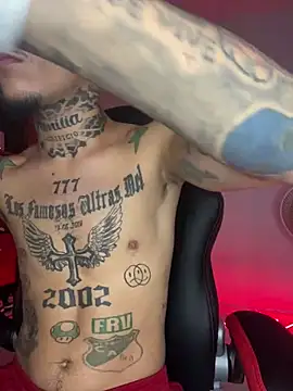 Junihn0 online show from February 3, 2025, 4:41 pm