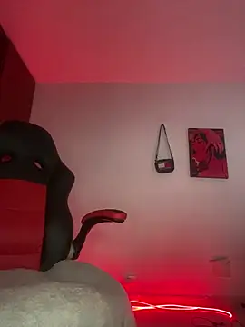 Junihn0 online show from February 5, 2025, 4:03 pm