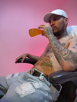 Junihn0 online show from November 9, 2025, 8:51 pm