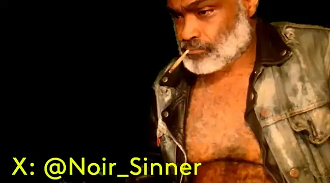 Snapshot of sinnernoir chatting on January 25, 2025, 11:32 pm sinnernoir online show from January 25, 2025, 11:32 pm
