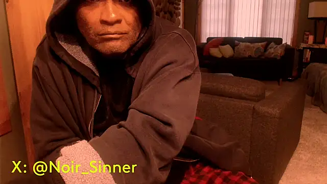 Snapshot of sinnernoir chatting on October 14, 2025, 9:37 pm sinnernoir online show from October 14, 2025, 9:37 pm