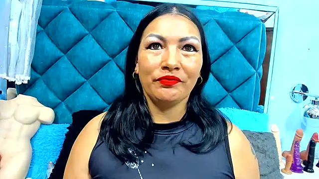 PENELOPELEWISs online show from August 5, 2026, 1:30 am