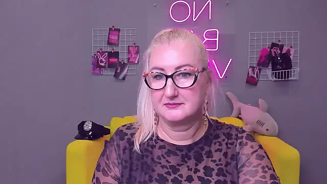 ChristyBrooks online show from December 20, 2024, 12:05 pm