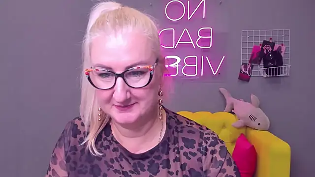 ChristyBrooks online show from December 20, 2024, 3:10 pm
