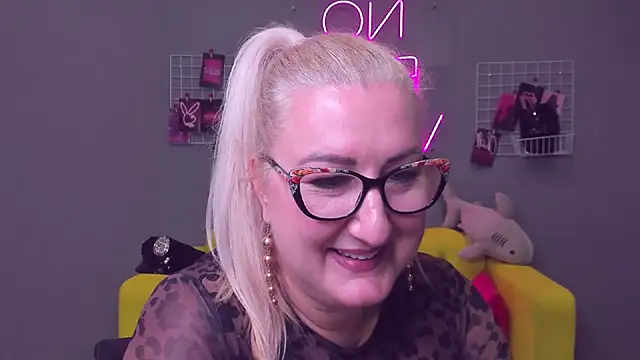 ChristyBrooks online show from December 20, 2024, 6:13 pm
