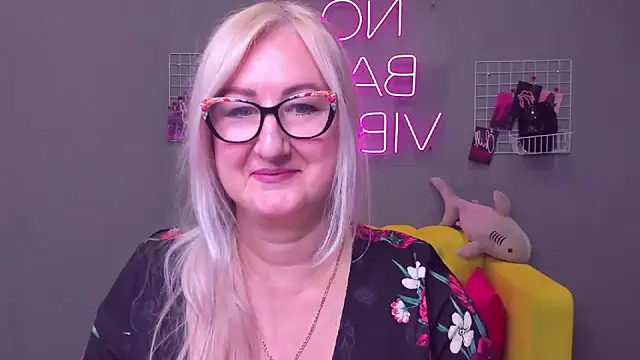 ChristyBrooks online show from December 24, 2024, 1:17 pm