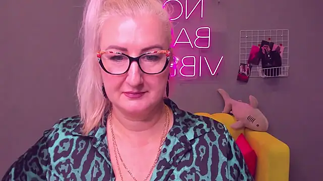 ChristyBrooks online show from December 25, 2024, 3:28 pm