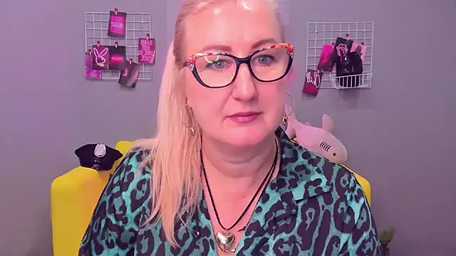 ChristyBrooks online show from December 29, 2024, 12:45 pm