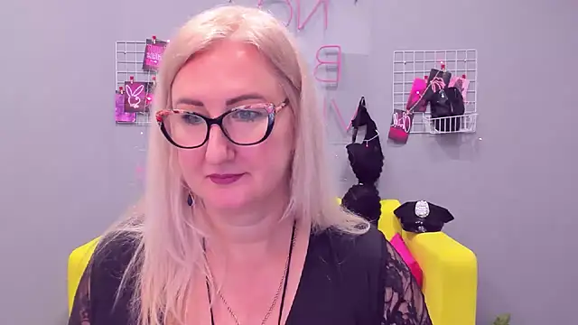 ChristyBrooks online show from December 30, 2024, 4:40 pm