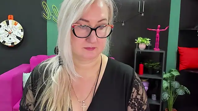 ChristyBrooks online show from January 3, 2025, 10:41 am